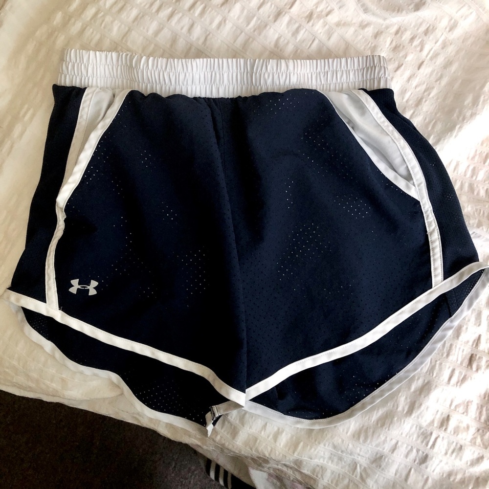 Under Armour Women’s Loose Heatgear Navy/White Perforated Shorts, Size S